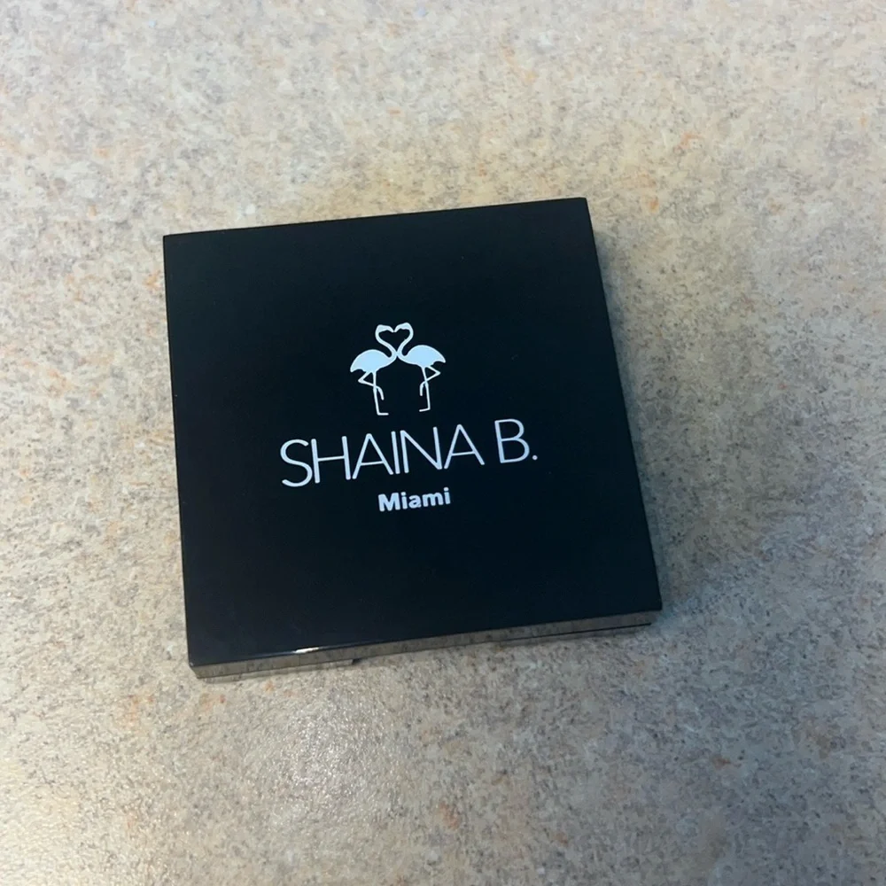 Shaina‎ B Eyeshadow Duo in B. Brazen NEW